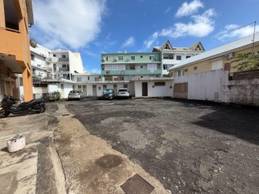 Fonds et murs commerciaux a vendre Saint-Denis 97400 Réunion 100 m2  264500 euros