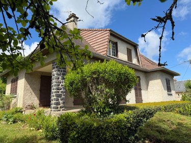 Maison a vendre Mauriac 15200 Cantal 5 pièces 148400 euros