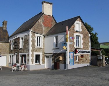 Fonds et murs commerciaux a vendre Domjean 50420 Manche  68250 euros