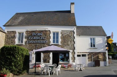 Fonds et murs commerciaux a vendre Domjean 50420 Manche  68250 euros