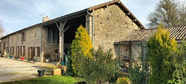 Maison a vendre Lezay 79120 Deux-Sèvres 175 m2 7 pièces 167900 euros