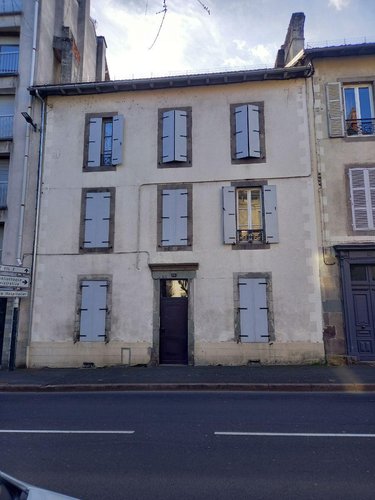 Immeuble a vendre Aurillac 15000 Cantal 197 m2  243000 euros