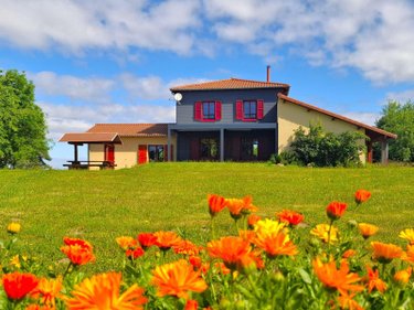 Maison a vendre Auzelles 63590 Puy-de-Dôme 144 m2 8 pièces 399000 euros