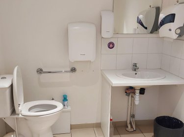 Fonds et murs commerciaux a vendre Tinténiac 35190 Ille-et-Vilaine  1268000 euros