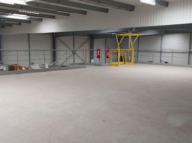 Fonds et murs commerciaux a vendre Tinténiac 35190 Ille-et-Vilaine  1268000 euros