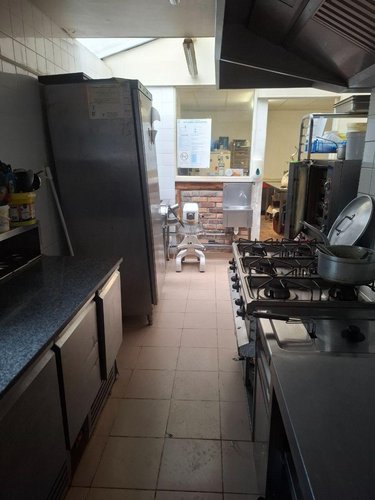 Fonds et murs commerciaux a vendre Henrichemont 18250 Cher 145 m2  158250 euros