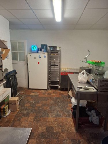 Fonds et murs commerciaux a vendre Henrichemont 18250 Cher 145 m2  158250 euros