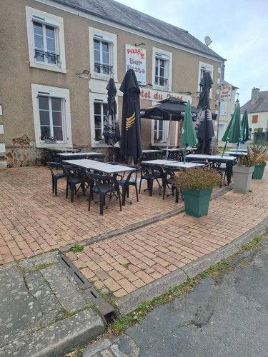 Fonds et murs commerciaux a vendre Henrichemont 18250 Cher 145 m2  158250 euros