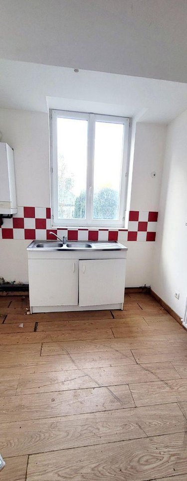 Immeuble a vendre Marle 02250 Aisne 481 m2  77000 euros