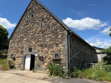 Bien agricole a vendre Chalvignac 15200 Cantal  74200 euros