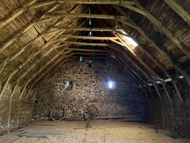 Bien agricole a vendre Chalvignac 15200 Cantal  74200 euros