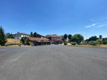 Fonds et murs commerciaux a vendre Ytrac 15000 Cantal 373 m2  296800 euros