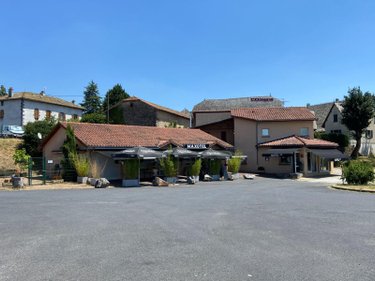 Fonds et murs commerciaux a vendre Ytrac 15000 Cantal 373 m2  296800 euros