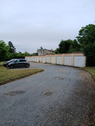 Garage et parking a vendre Châteauroux 36000 Indre  70000 euros