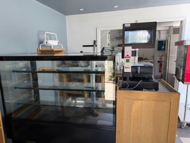 Fonds et murs commerciaux a vendre Pleaux 15700 Cantal  121900 euros