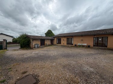 Location fonds et murs commerciaux Crêches-sur-Saône 71680 Saône-et-Loire 129 m2  1080 euros