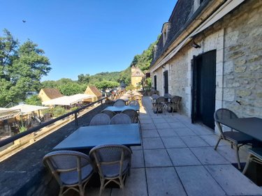 Fonds et murs commerciaux a vendre Beynac-et-Cazenac 24220 Dordogne  580000 euros
