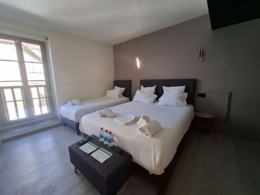 Fonds et murs commerciaux a vendre Beynac-et-Cazenac 24220 Dordogne  580000 euros