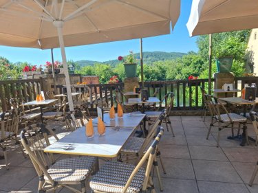Fonds et murs commerciaux a vendre Beynac-et-Cazenac 24220 Dordogne  580000 euros