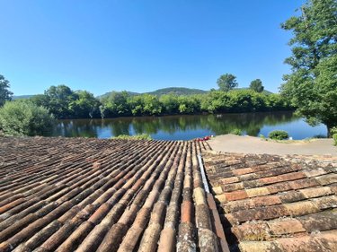 Fonds et murs commerciaux a vendre Beynac-et-Cazenac 24220 Dordogne  580000 euros