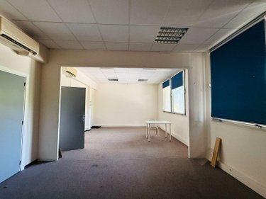 Fonds et murs commerciaux a vendre Marseille 16e Arrondissement 13016 Bouches-du-Rhône 1300 m2  1100000 euros