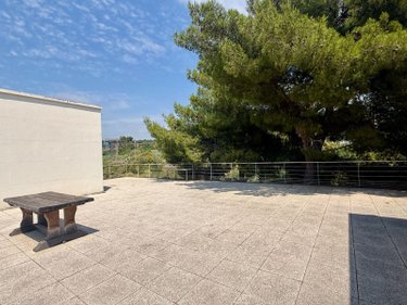 Fonds et murs commerciaux a vendre Marseille 16e Arrondissement 13016 Bouches-du-Rhône 1300 m2  1100000 euros