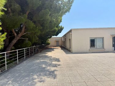 Fonds et murs commerciaux a vendre Marseille 16e Arrondissement 13016 Bouches-du-Rhône 1300 m2  1100000 euros