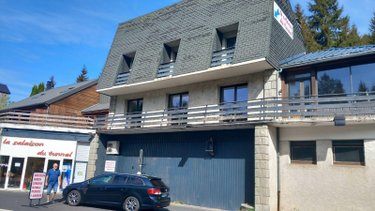 Fonds et murs commerciaux a vendre Laveissière 15300 Cantal  190600 euros