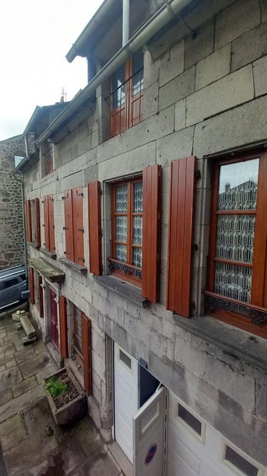 Immeuble a vendre Murat 15300 Cantal 200 m2  279000 euros