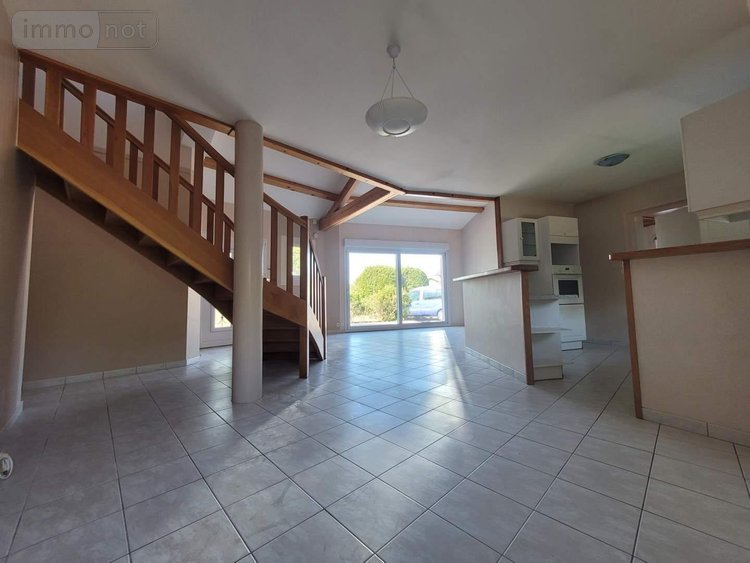 Location maison Bâgé-le-Châtel 01380 Ain 84 m2 4 pièces 850 euros