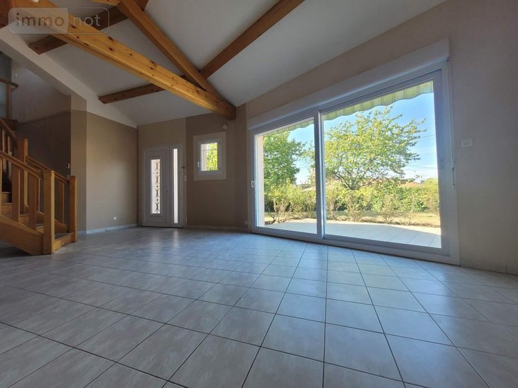 Location maison Bâgé-le-Châtel 01380 Ain 84 m2 4 pièces 850 euros