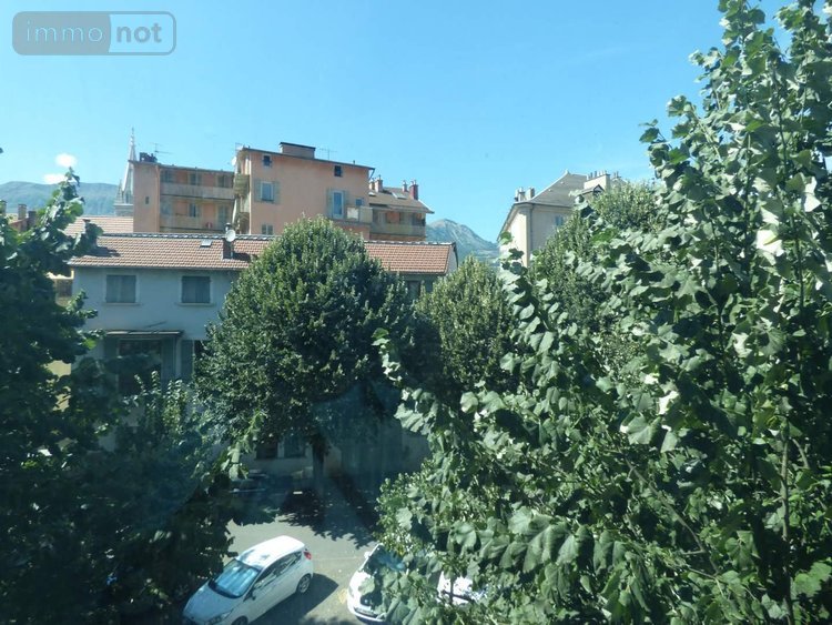 Fonds et murs commerciaux a vendre Gap 05000 Hautes-Alpes 72 m2  158000 euros
