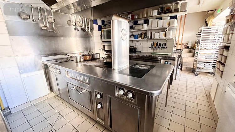 Fonds et murs commerciaux a vendre Gap 05000 Hautes-Alpes 108 m2  702000 euros