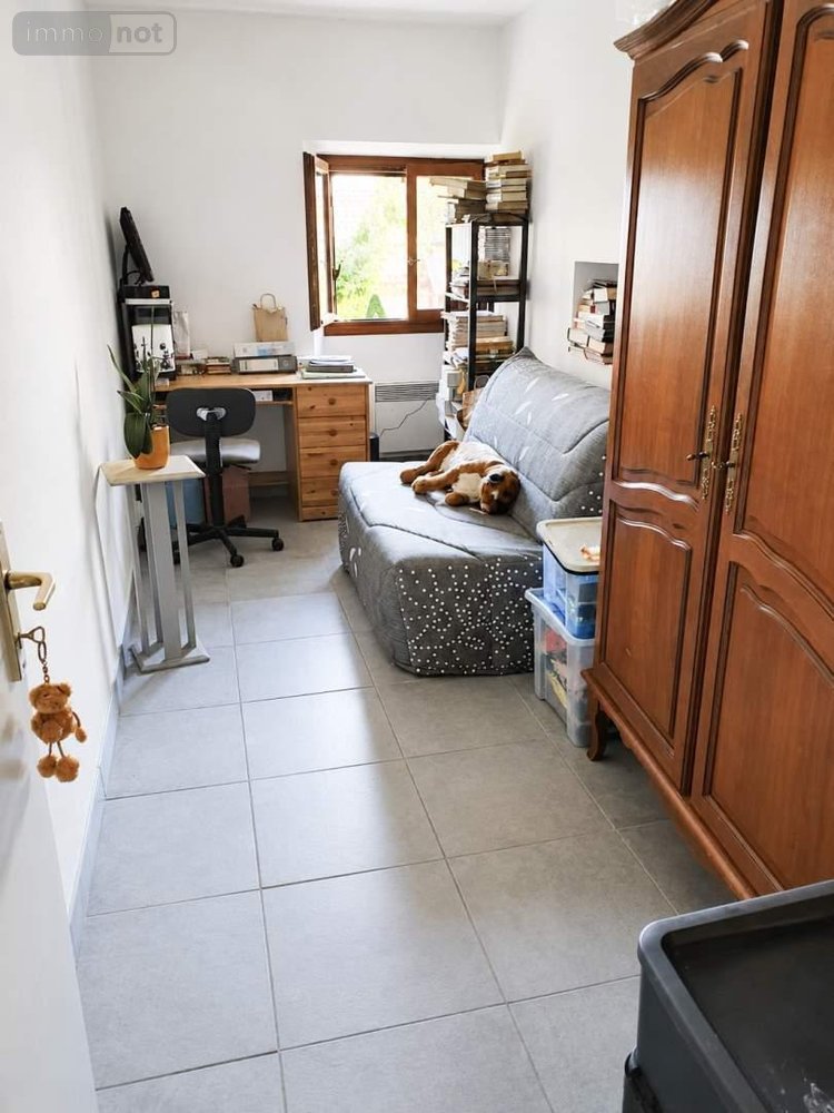 Fonds et murs commerciaux a vendre Gap 05000 Hautes-Alpes 108 m2  702000 euros