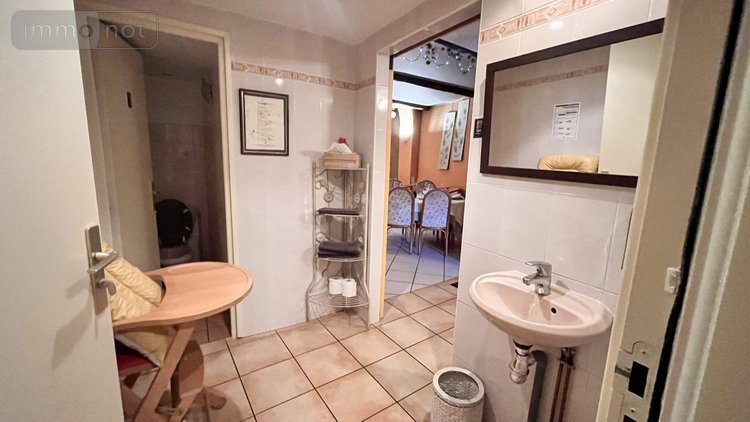 Fonds et murs commerciaux a vendre Gap 05000 Hautes-Alpes 108 m2  702000 euros