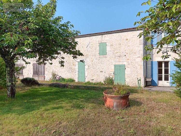 Maison a vendre Saint-Hilaire-de-Villefranche 17770 Charente-Maritime 500 m2 22 pièces 415000 euros