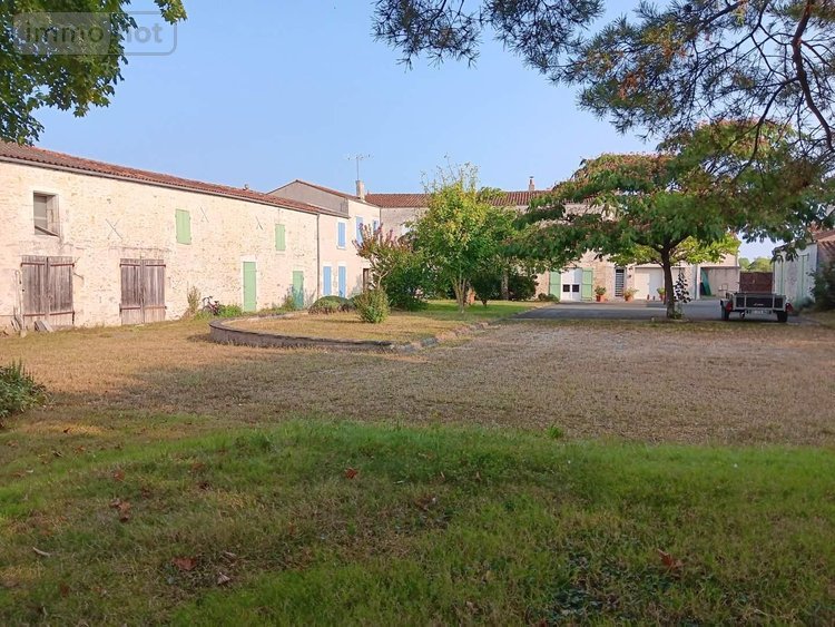 Maison a vendre Saint-Hilaire-de-Villefranche 17770 Charente-Maritime 500 m2 22 pièces 415000 euros