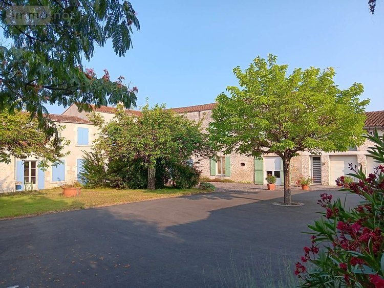Maison a vendre Saint-Hilaire-de-Villefranche 17770 Charente-Maritime 500 m2 22 pièces 415000 euros