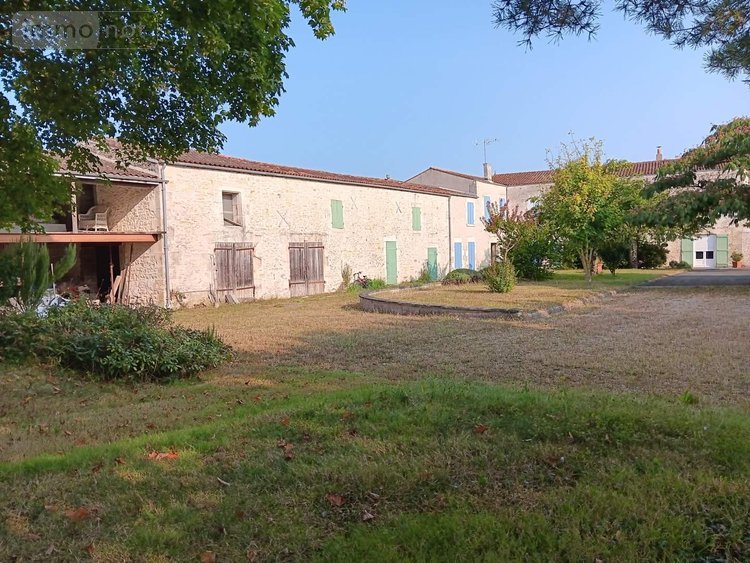 Maison a vendre Saintes 17100 Charente-Maritime 500 m2 22 pièces 415000 euros