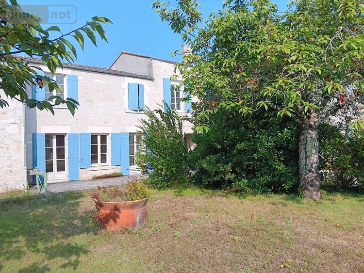 Maison a vendre Saintes 17100 Charente-Maritime 500 m2 22 pièces 415000 euros