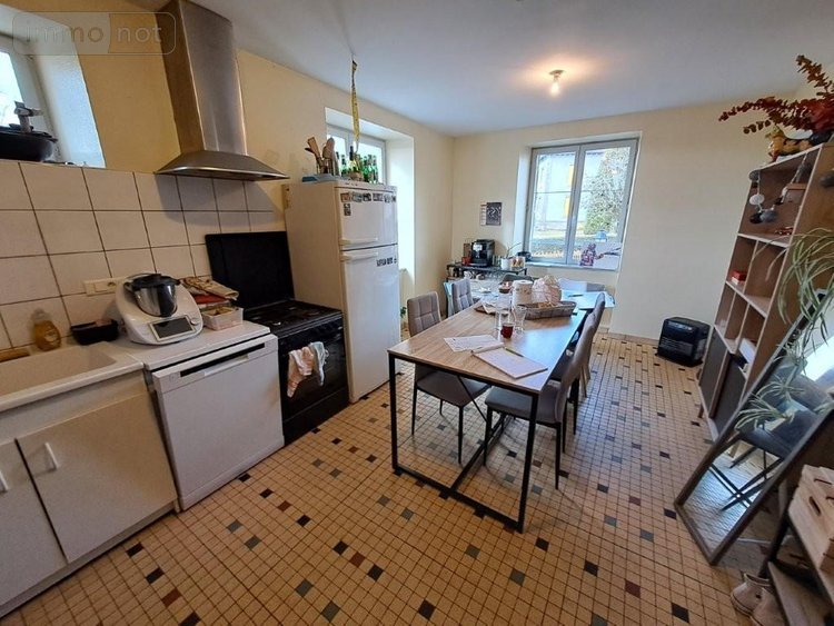 Immeuble a vendre Paulhac 15430 Cantal 113 m2  96000 euros