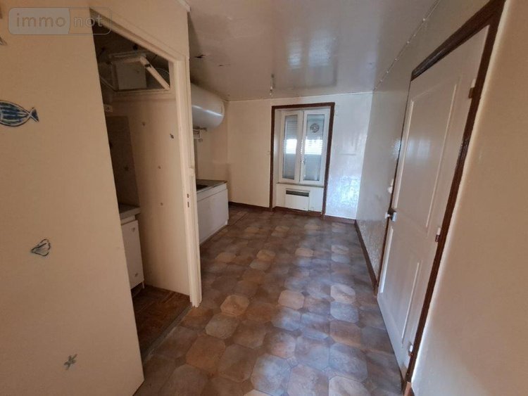 Immeuble a vendre Saint-Georges 15100 Cantal 161 m2  59360 euros