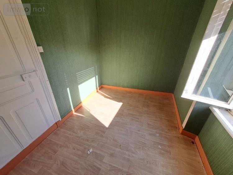 Immeuble a vendre Saint-Georges 15100 Cantal 161 m2  59360 euros