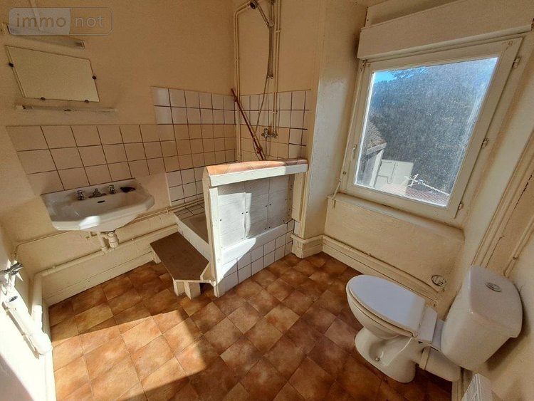 Immeuble a vendre Saint-Georges 15100 Cantal 161 m2  59360 euros