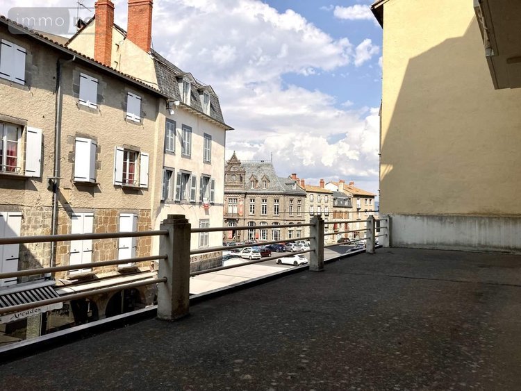 Immeuble a vendre Saint-Flour 15100 Cantal 373 m2  477000 euros