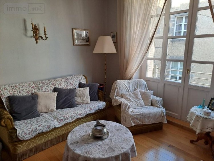 Immeuble a vendre Saint-Flour 15100 Cantal 373 m2  477000 euros