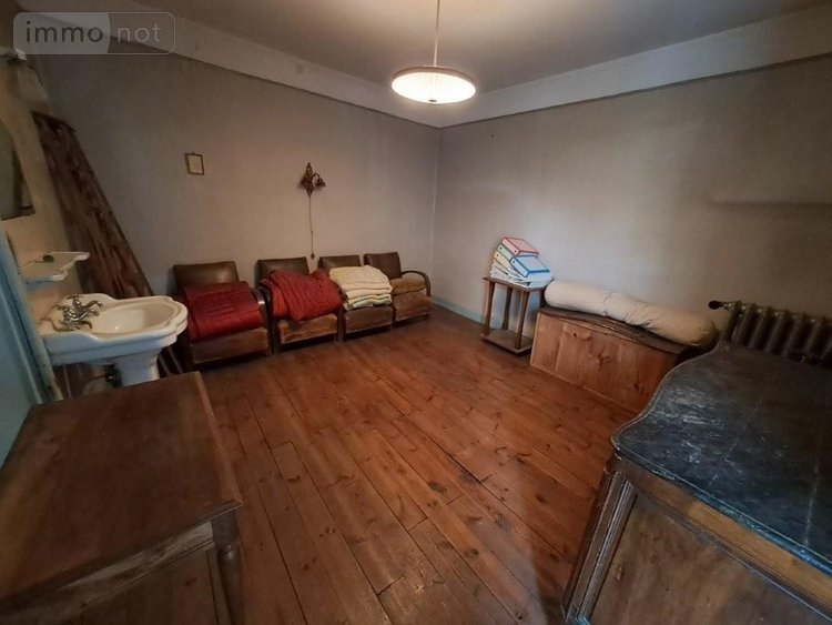 Immeuble a vendre Saint-Flour 15100 Cantal 261 m2  147340 euros
