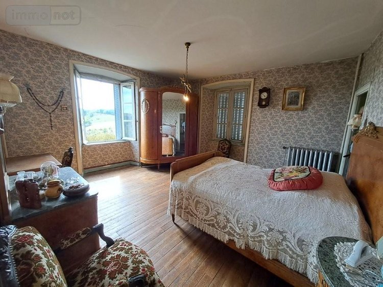 Immeuble a vendre Saint-Flour 15100 Cantal 261 m2  147340 euros