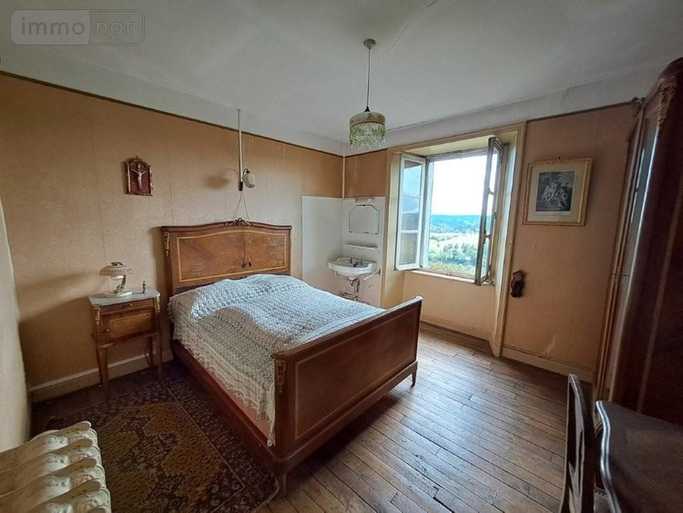 Immeuble a vendre Saint-Flour 15100 Cantal 261 m2  147340 euros