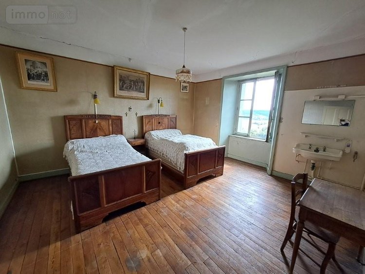 Immeuble a vendre Saint-Flour 15100 Cantal 261 m2  147340 euros